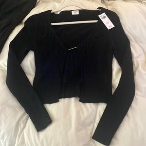 Abercrombie black sweat with gold clip